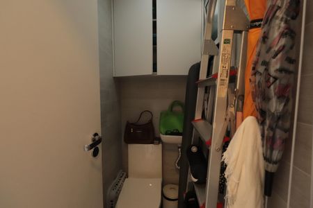 Apartamento à venda com 220m², 2 quartos e 4 vagasBanheiro de serviço