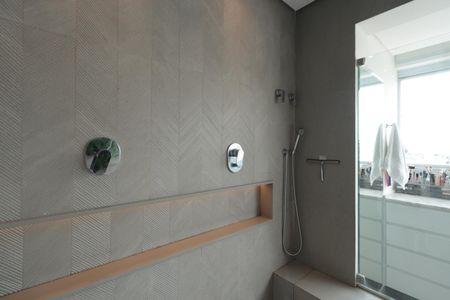 Apartamento à venda com 220m², 2 quartos e 4 vagasBanheiro da Suíte 1