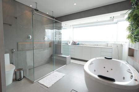 Apartamento à venda com 220m², 2 quartos e 4 vagasBanheiro da Suíte 1