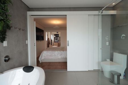 Apartamento à venda com 220m², 2 quartos e 4 vagasBanheiro da Suíte 1