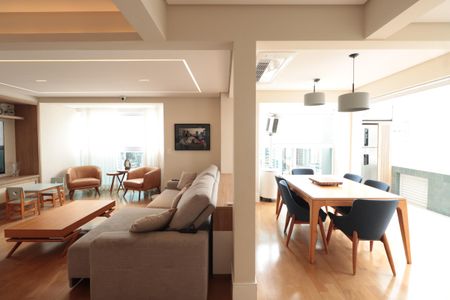 Apartamento à venda com 220m², 2 quartos e 4 vagasSala