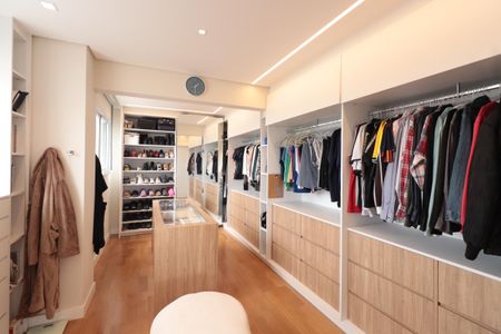 Apartamento à venda com 220m², 2 quartos e 4 vagasCloset da suíte 1