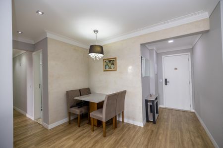 Sala de apartamento para alugar com 3 quartos, 74m² em Jardim Tupanci, Barueri