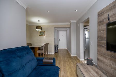 Sala de apartamento para alugar com 3 quartos, 74m² em Jardim Tupanci, Barueri