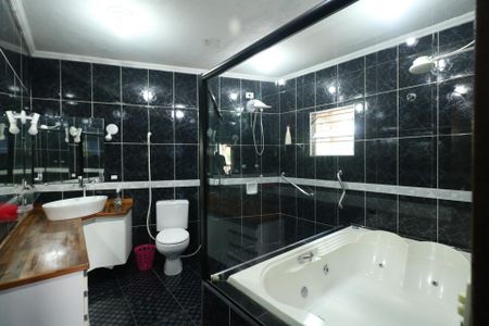 Casa para alugar com 381m², 5 quartos e 12 vagasBanheiro da Suíte 2