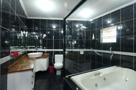 Casa para alugar com 381m², 5 quartos e 12 vagasBanheiro da Suíte 2