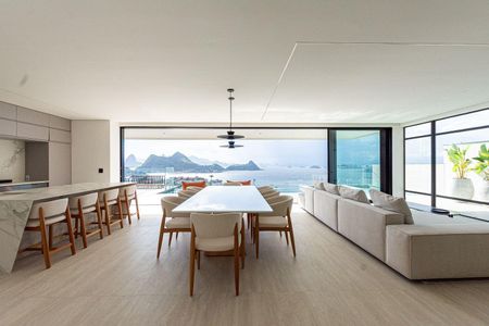 Casa à venda com 4 quartos, 750m² em Charitas, Niterói