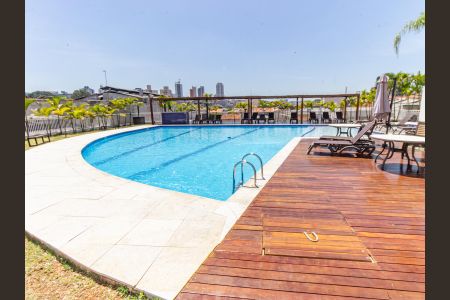 Apartamento à venda com 124m², 3 quartos e 2 vagas Apartamento à venda com 124m², 3 quartos e 2 vagasÁrea comum - Piscina