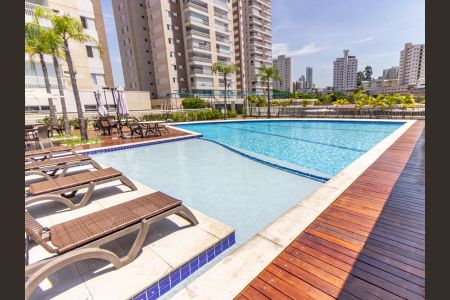 Apartamento à venda com 124m², 3 quartos e 2 vagas Apartamento à venda com 124m², 3 quartos e 2 vagasÁrea comum - Piscina