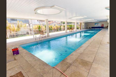 Apartamento à venda com 124m², 3 quartos e 2 vagas Apartamento à venda com 124m², 3 quartos e 2 vagasÁrea comum - Piscina Coberta