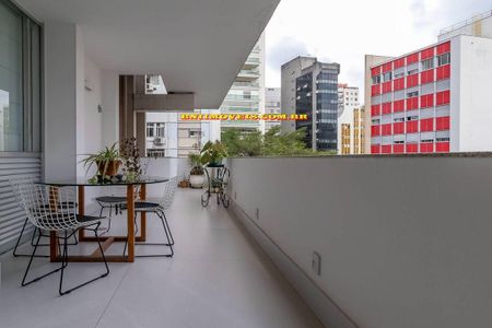 Apartamento à venda com 270m², 3 quartos e 2 vagas