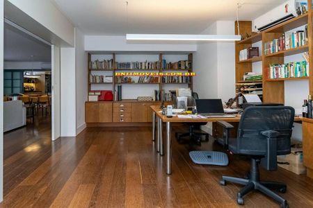 Apartamento à venda com 270m², 3 quartos e 2 vagas