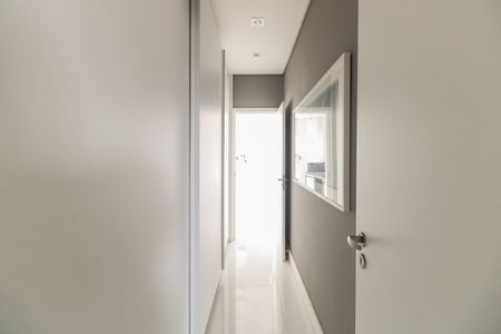 Apartamento à venda com 228m², 4 quartos e 4 vagasCorredor 