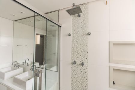 Apartamento à venda com 228m², 4 quartos e 4 vagasBanheiro Suíte 1