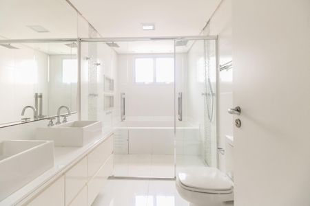 Apartamento à venda com 228m², 4 quartos e 4 vagasBanheiro Suíte 1