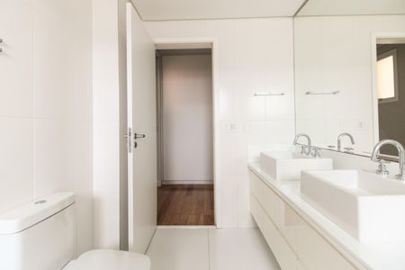 Apartamento à venda com 228m², 4 quartos e 4 vagasBanheiro Suíte 1