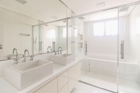 Apartamento à venda com 228m², 4 quartos e 4 vagasBanheiro Suíte 1