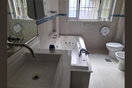 Casa à venda com 240m², 3 quartos e 3 vagas