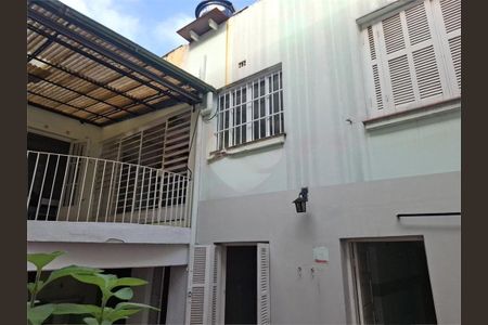Casa à venda com 240m², 3 quartos e 3 vagas