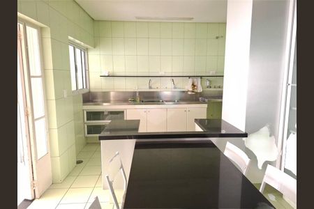 Casa à venda com 240m², 3 quartos e 3 vagas