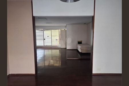 Casa à venda com 240m², 3 quartos e 3 vagas