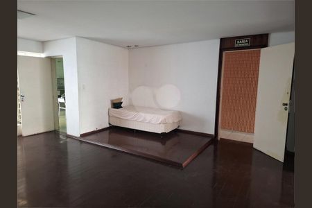 Casa à venda com 240m², 3 quartos e 3 vagas