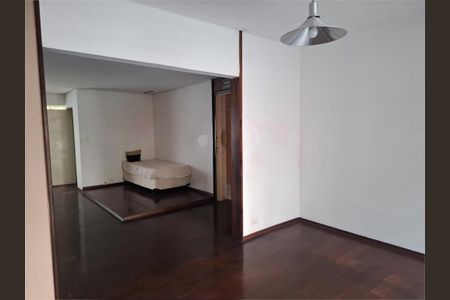 Casa à venda com 240m², 3 quartos e 3 vagas