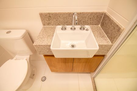 Banheiro de kitnet/studio para alugar com 1 quarto, 30m² em Santo Amaro, São Paulo