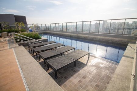 Studio para alugar com 30m², 1 quarto e sem vaga Studio para alugar com 30m², 1 quarto e sem vagaÁrea comum - Piscina
