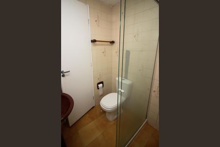 Banheiro de apartamento para alugar com 1 quarto, 42m² em Cristal, Porto Alegre