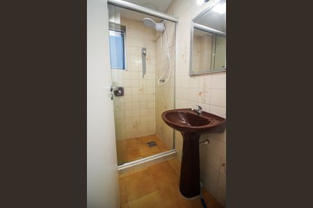 Banheiro de apartamento para alugar com 1 quarto, 42m² em Cristal, Porto Alegre