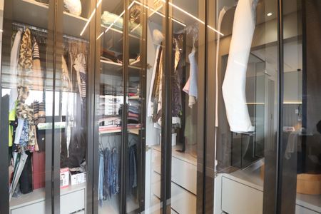Apartamento à venda com 105m², 2 quartos e 2 vagasCloset Quarto 1 suíte