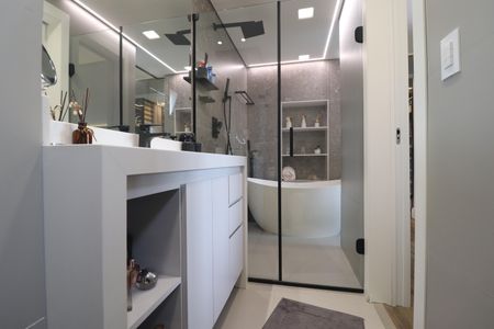 Apartamento à venda com 105m², 2 quartos e 2 vagasBanheiro Quarto 1 suíte