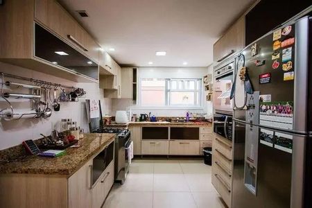 Cozinha  de casa de condomínio para alugar com 5 quartos, 375m² em Jardim Carvalho, Porto Alegre