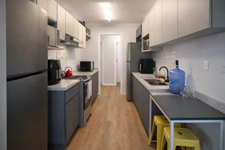 Cozinha  de apartamento para alugar com 2 quartos, 83m² em Rio Branco, Porto Alegre