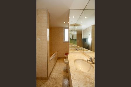 Apartamento para alugar com 110m², 3 quartos e 2 vagasBanheiro da Suíte