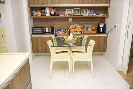 Apartamento para alugar com 207m², 4 quartos e 4 vagasCozinha - Armários