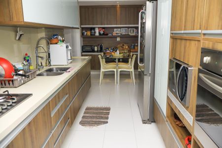 Apartamento para alugar com 207m², 4 quartos e 4 vagasCozinha - Armários
