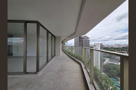 Apartamento à venda com 219m², 3 quartos e 4 vagasVaranda