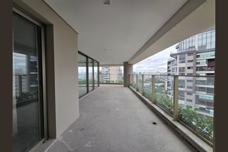 Apartamento à venda com 219m², 3 quartos e 4 vagasVaranda