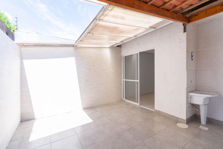 Casa de condomínio à venda com 70m², 3 quartos e 2 vagas