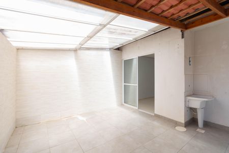 Casa de condomínio à venda com 70m², 3 quartos e 2 vagas
