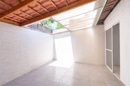 Casa de condomínio à venda com 70m², 3 quartos e 2 vagas
