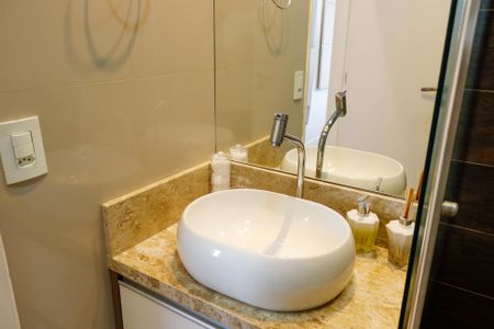 Apartamento à venda com 62m², 2 quartos e 1 vaga Apartamento à venda com 62m², 2 quartos e 1 vagaBanheiro