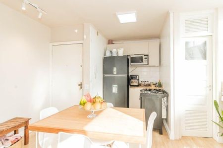 Apartamento para alugar com 68m², 2 quartos e 1 vagaCozinha 