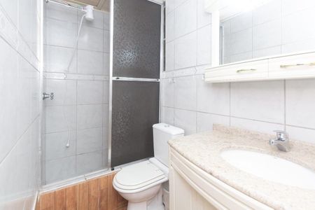 Banheiro de apartamento para alugar com 1 quarto, 50m² em São Sebastião, Porto Alegre