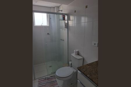 Banheiro de apartamento para alugar com 2 quartos, 55m² em Bacacheri, Curitiba