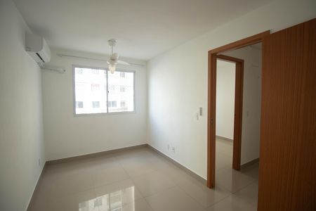 Quarto 2 de apartamento para alugar com 2 quartos, 56m² em Colubandê, São Gonçalo