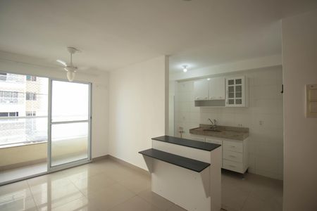 Sala de apartamento para alugar com 2 quartos, 56m² em Colubandê, São Gonçalo
