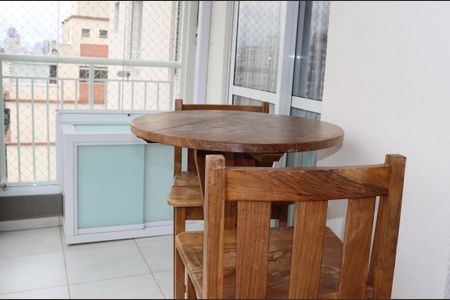 Apartamento para alugar com 65m², 2 quartos e 1 vagaVaranda